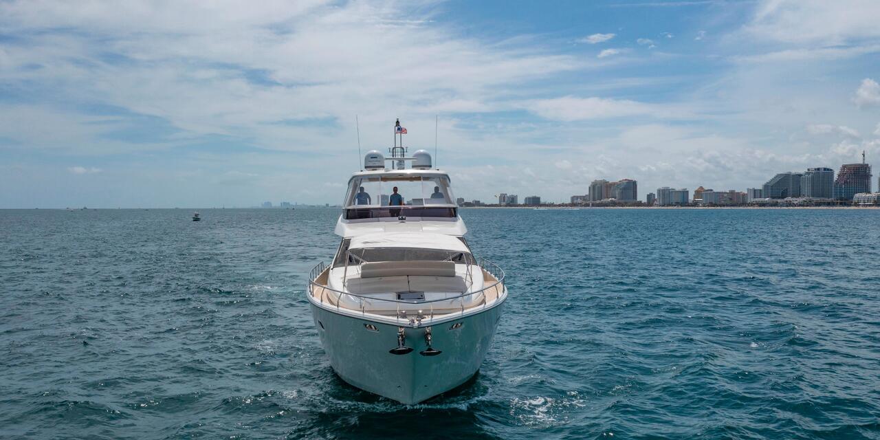 Ferretti Yachts 830HT