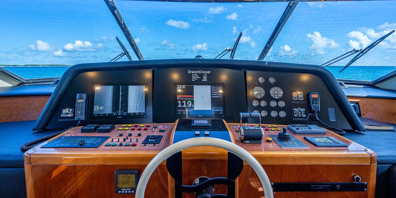 Ferretti Yachts 94 Raised Pilot House