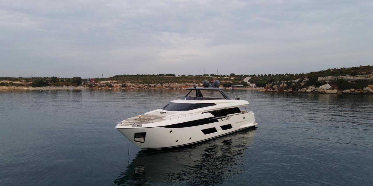Ferretti Yachts 920